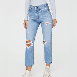 Levi’s Wedgie‎ Straight Distressed High Rise Jeans in Light Blue Size 29